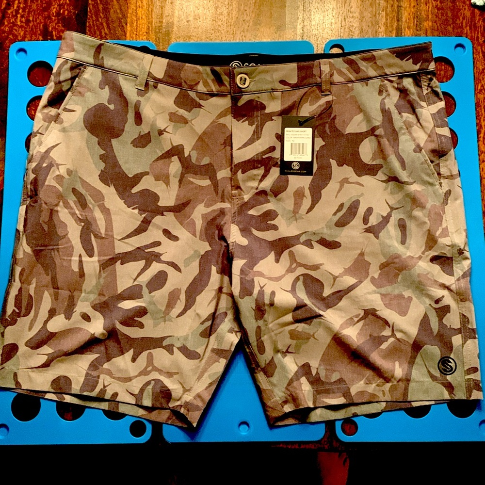 Scales camo fishing shorts new with tags
